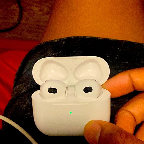 APPLE AIRPODS SHORT BRAND NEW